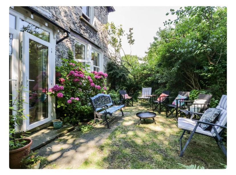Seaside & Lake District Retreat Arnside Room photo